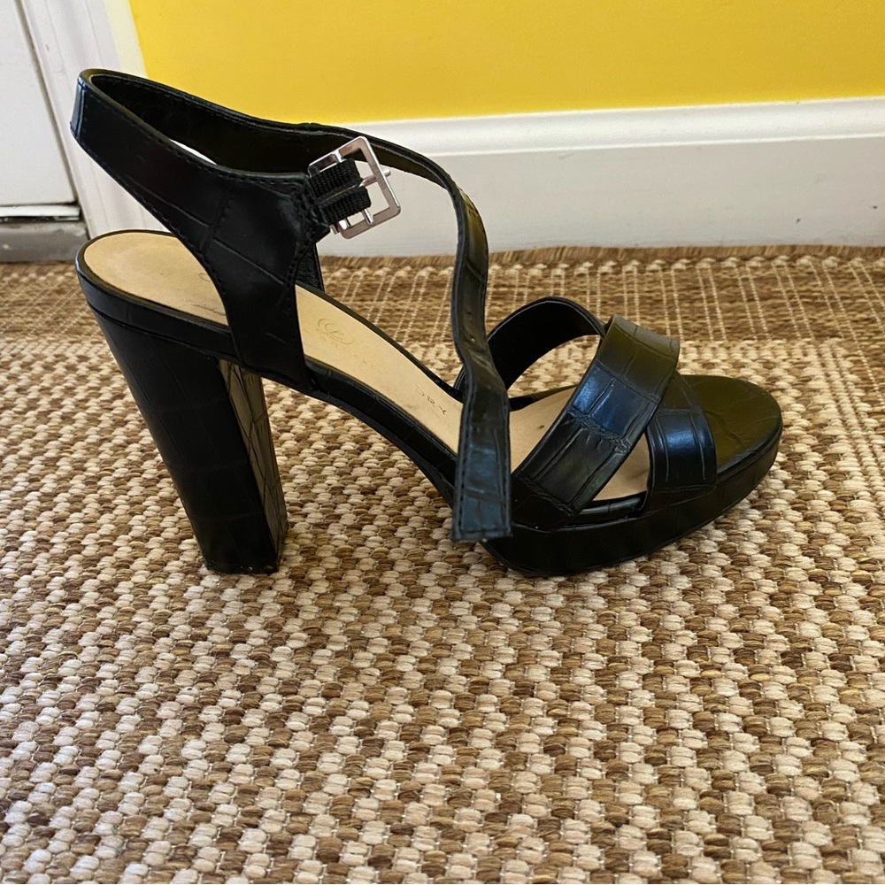 Shoes - Picture 5 of 5